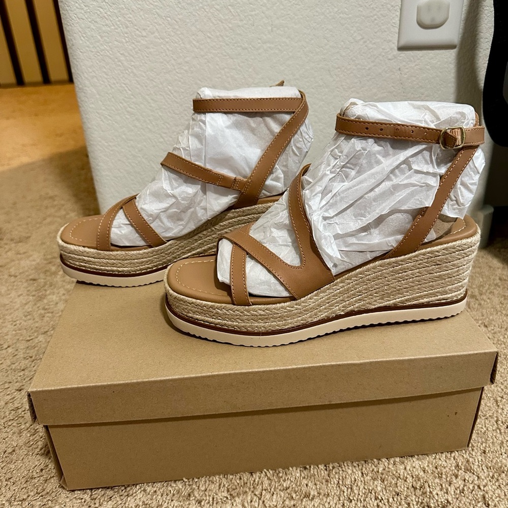 NWT Lucky Brand Tan Espadrille Wedges